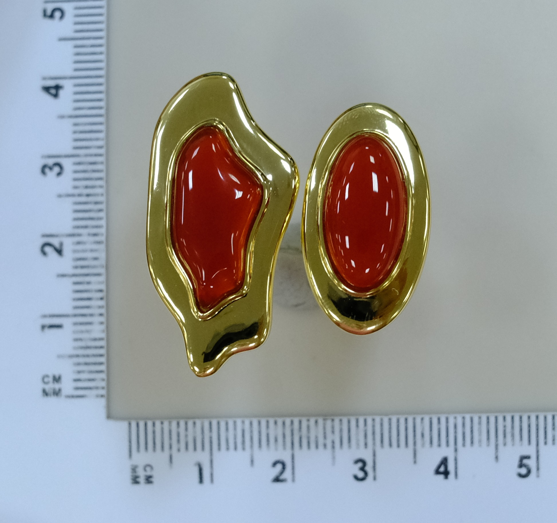 Серебряное незамкнутое кольцо с агатами